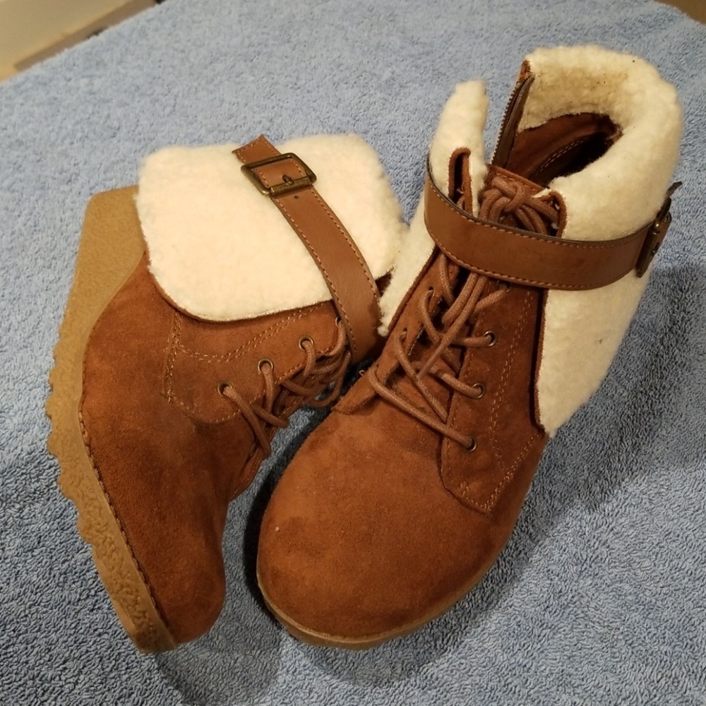 Mudd girls size 4 booties